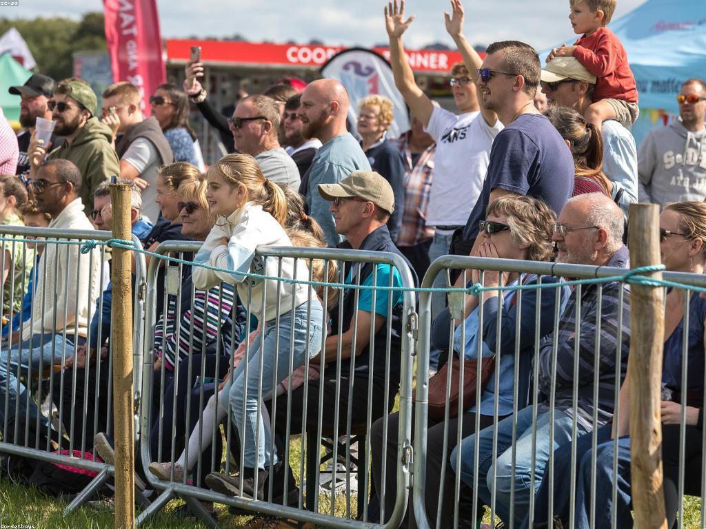 ការប្រកួតនិងពានរង្វាន់: យុទ្ធសាស្រ្តដើម្បីចូលរួម