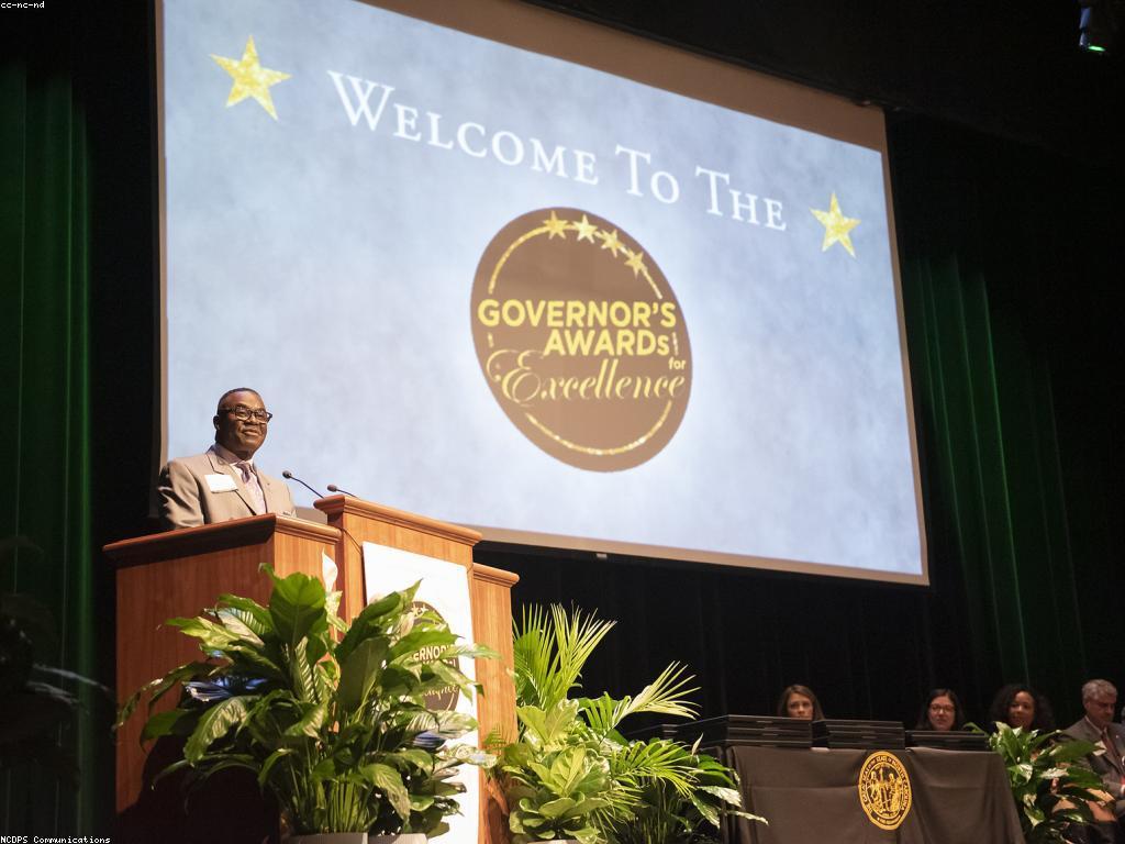 បច្ចេកទេសនិងយុទ្ធសាស្ត្រ៖ ការប្រើប្រាស់បច្ចេកវិទ្យាសម្រាប់ការអភិវឌ្ឍន៍យុទ្ធសាស្ត្រ